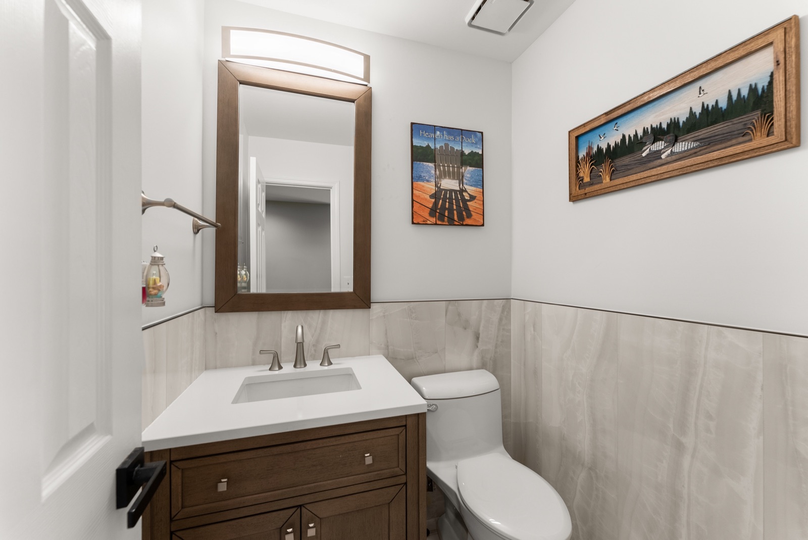 Tania powder room